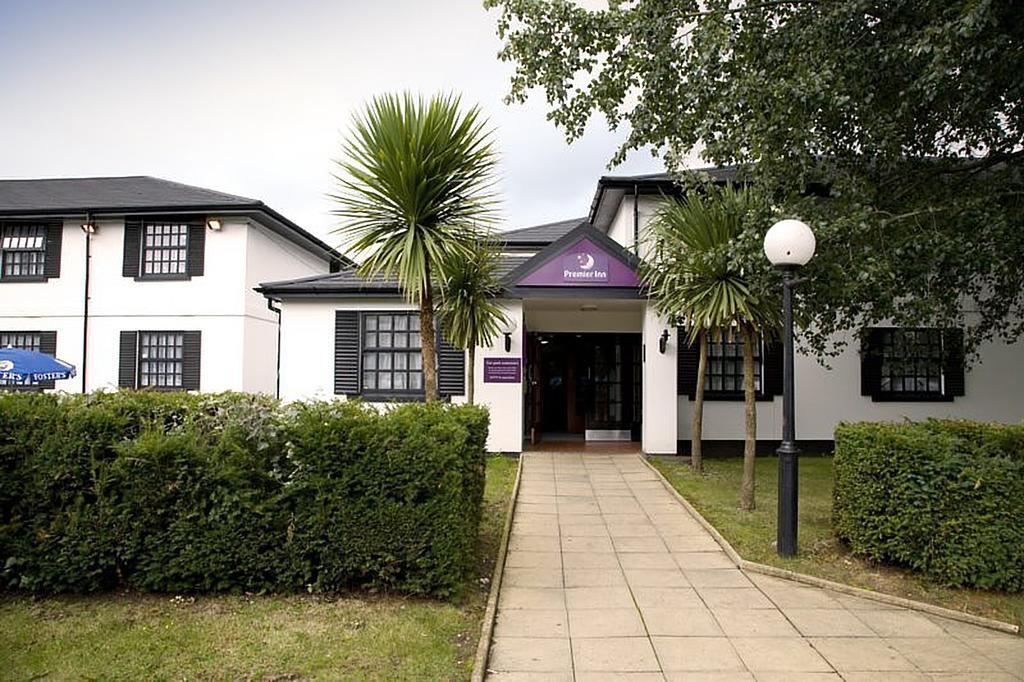 Premier Inn Cobham Cobham  Zewnętrze zdjęcie